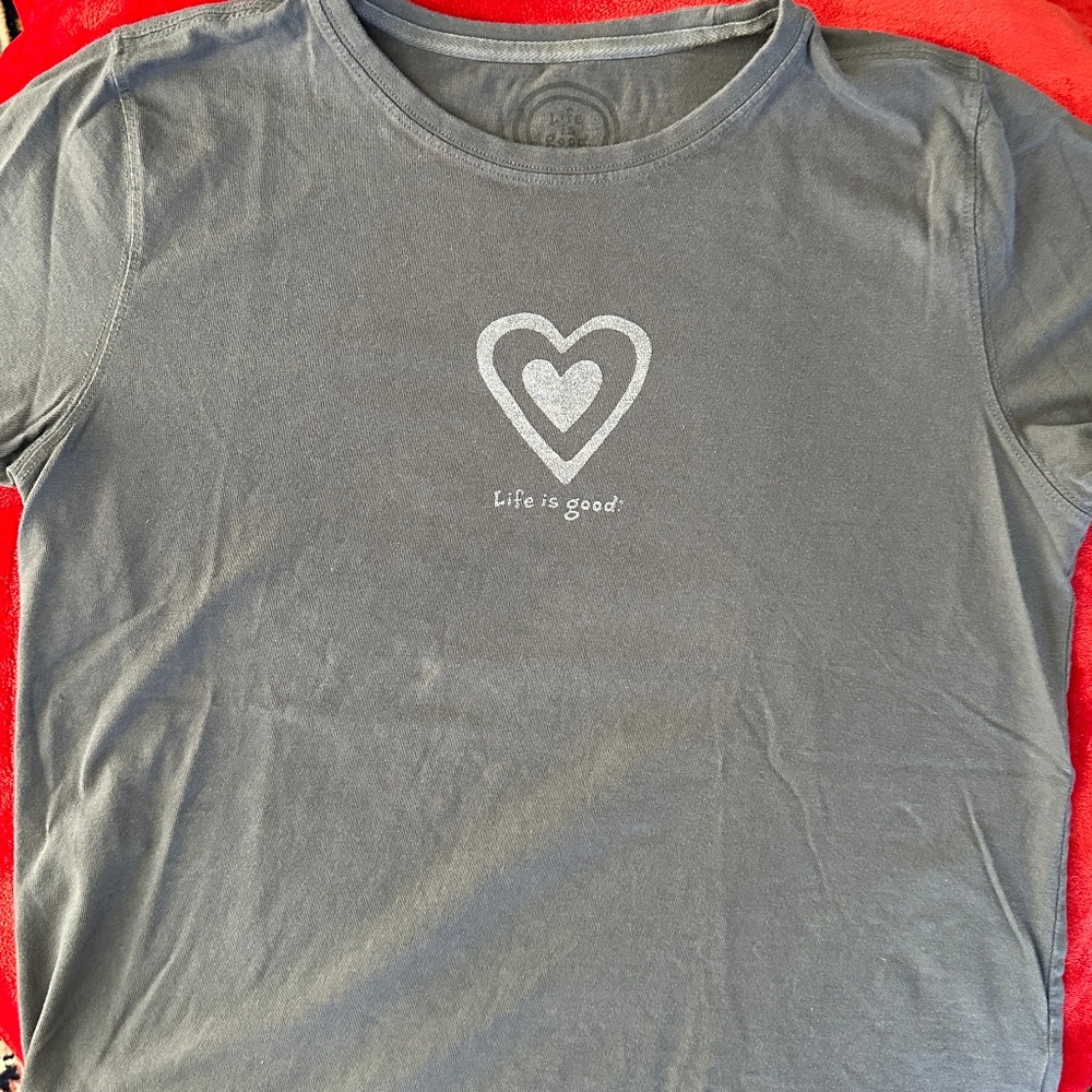 Life Is Good NWOT Women's Heart Graphic Tee (M)